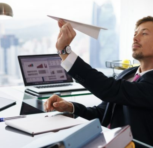 Breaking Bad Workplace Habits In 2023: 3 Changes To Make